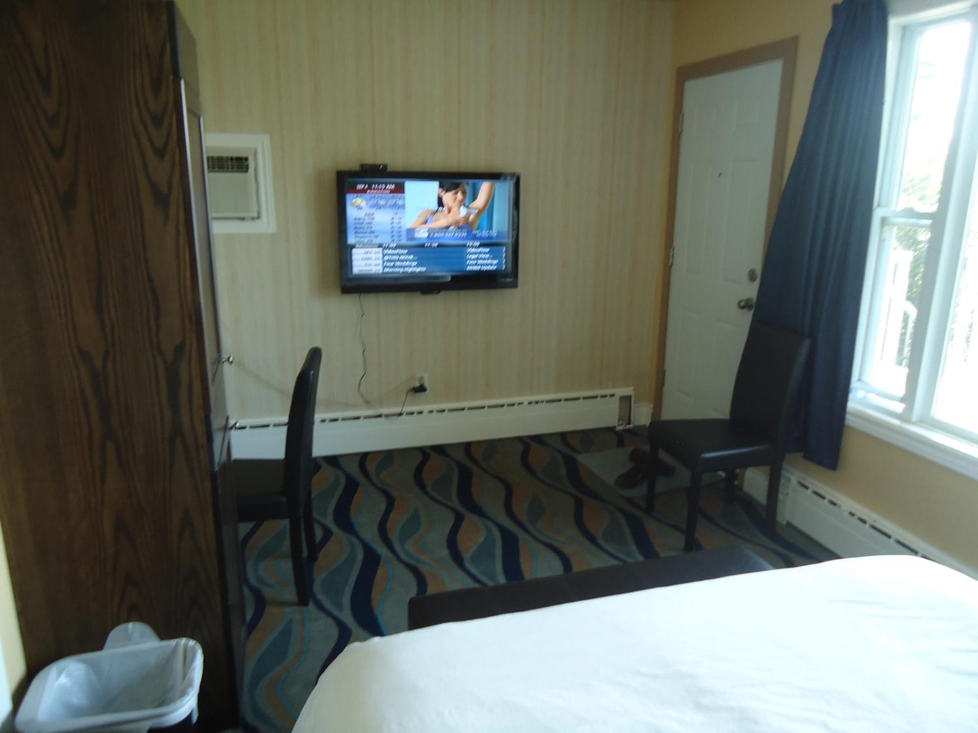 Bayside Inn & Waterfront Suites Kingston Szoba fotó