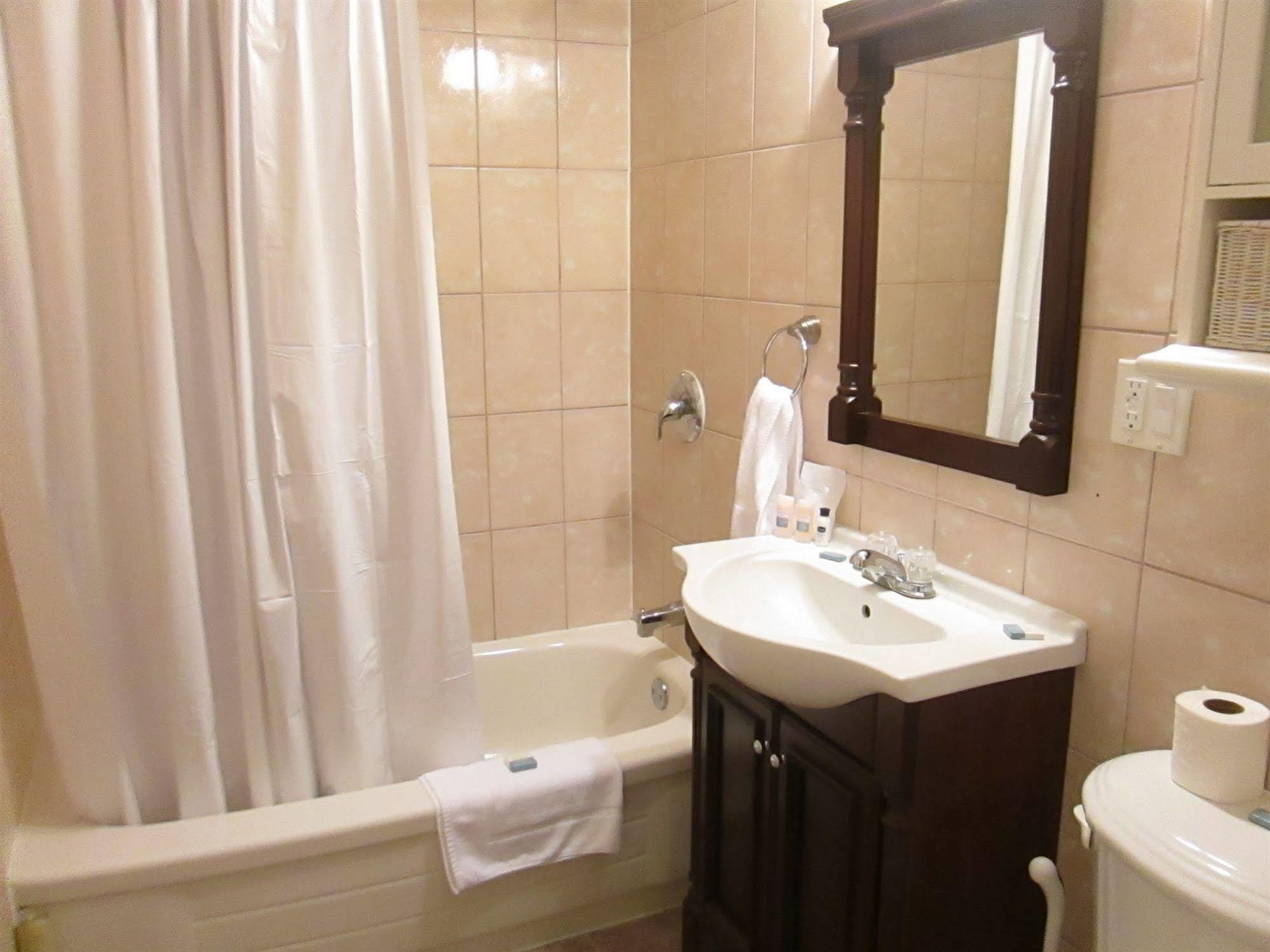 Bayside Inn & Waterfront Suites Kingston Kültér fotó