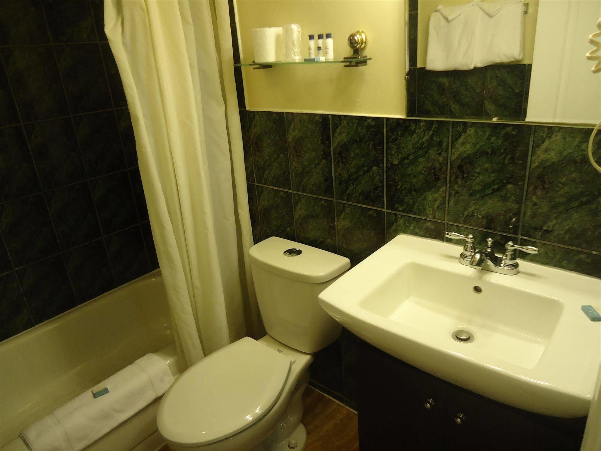 Bayside Inn & Waterfront Suites Kingston Kültér fotó